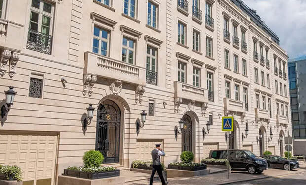 Золотой бетон Москвы. Как выглядит квартира за 3,7 миллиарда рублей и почему в ней нет даже стен