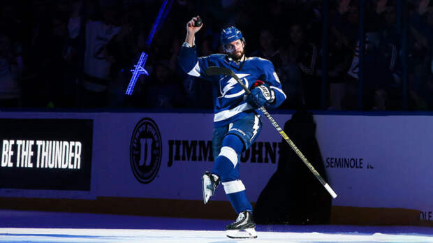 Кучеров – первый игрок в истории НХЛ среди россиян, сделавший 100 результативных передач за сезон
