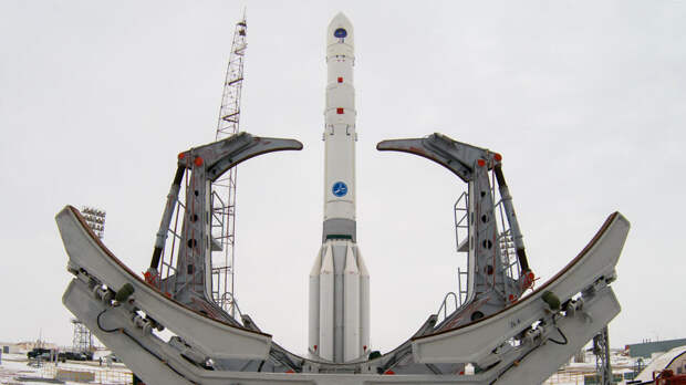 Ракета "Протон-М" с метеоспутником "Электро-Л" стартовала с Байконура