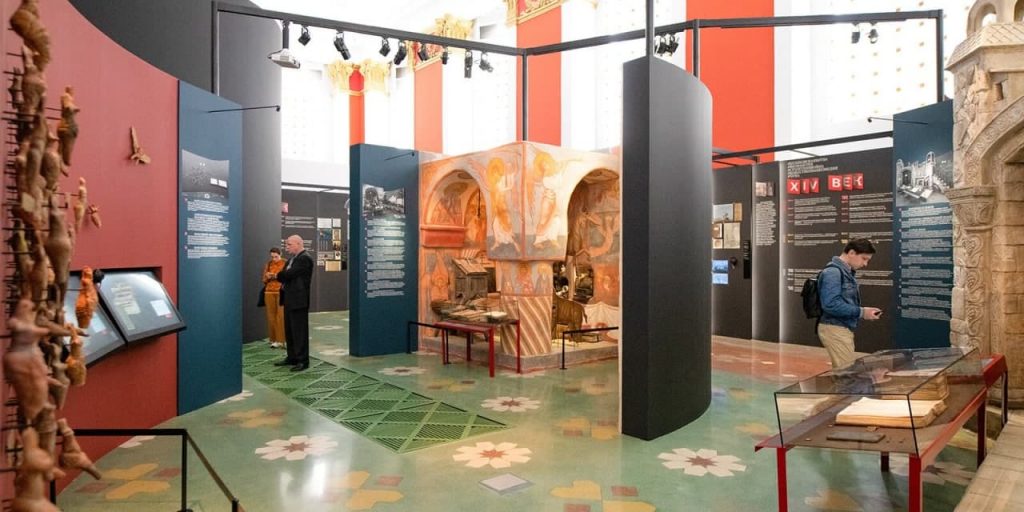 Наталья Сергунина пригласила москвичей на ВДНХ в День экскурсовода / Фото: Д.Гришкин, mos.ru