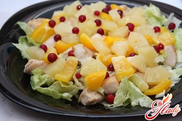 салат с кальмарами и ананасами