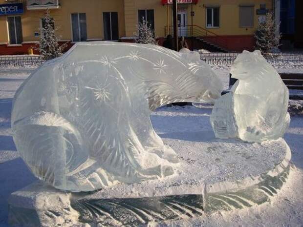 Ледяные скульптуры - медведи