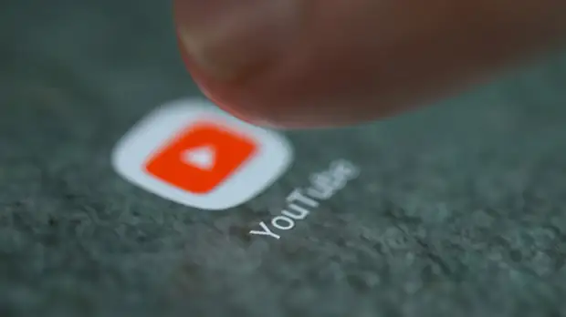 Медведев оценил возможность закрытия YouTube в России