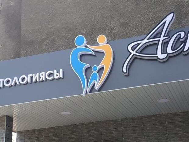Друзья, я один такой испорченный или вы тоже это видите? Друзья, я один такой испорченный или вы тоже это видите? вывеска, дизайн, маркетинг, прикол, россия, торговля, юмор