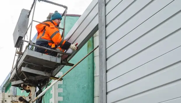 Установку шумозащитных экранов начали между Шоссейной и Полбина