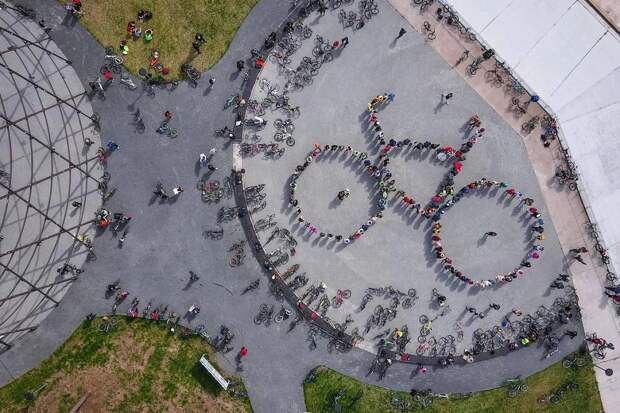 Жители Дзержинска выстроились в большой велосипед в честь открытия велосезона