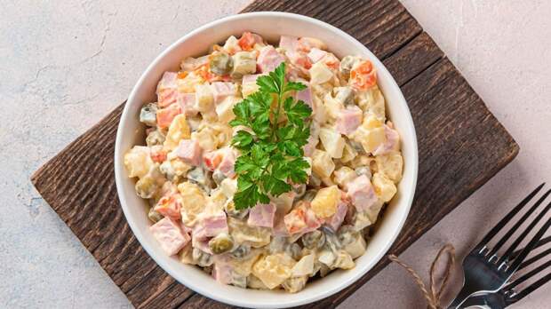 Почему салат становится водянистым и как этого избежать: секреты кулинаров