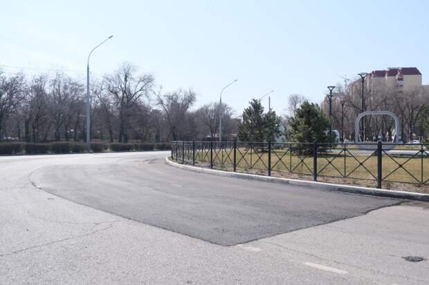 В Астрахани приводят в порядок самые проблемные участки дорог