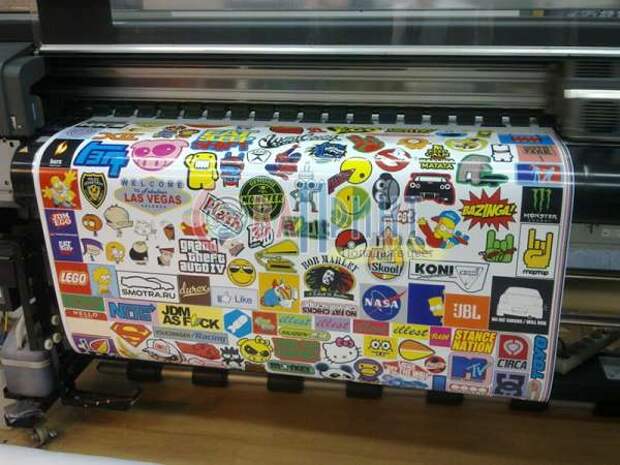 Цифровая печать наклеек на самоклеящейся бумаге в листах