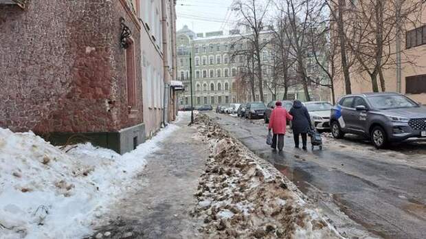 Суд оштрафовал руководителей дорожного учреждения за неубранный снег