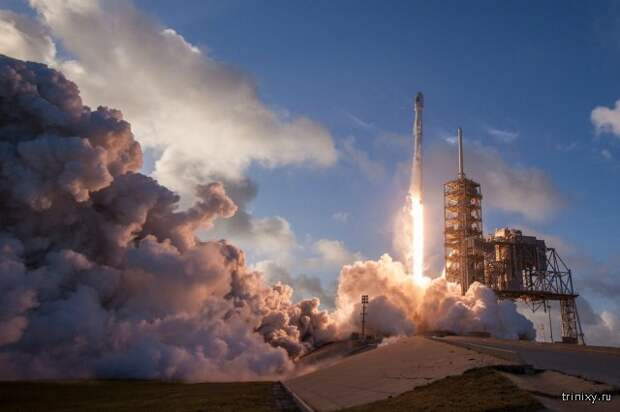 Falcon 9 вывел спутник-шпион на орбиту, а затем успешно приземлился (11 фото)