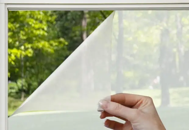 Покрытие помогает усилить свойства оконного стекла и придать ему дополнительных функций / Фото: sc01.alicdn.com
