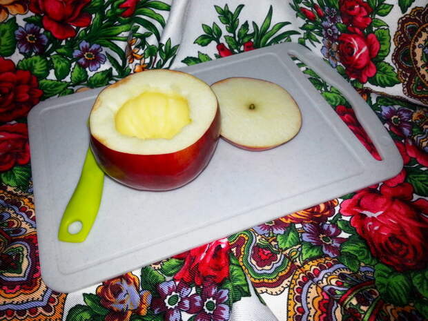 Идеальный завтрак и вкусный десерт (рецепт печеных яблок фаршированных бананом)
