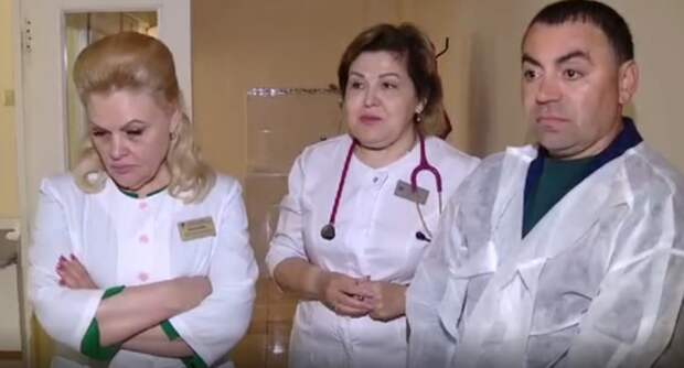Депутат Законодательного собрания Краснодарского края Арменак Тозлян поздравил медсестер с профессиональным праздником
