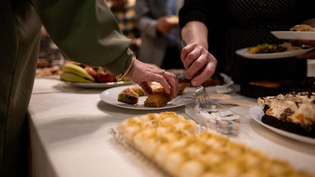 В двух театрах Москвы закрыли буфеты из-за нарушения санитарных норм