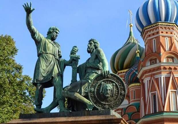 Москва. Красная площадь. Памятник Минину и князю Пожарскому. /изображение взято из открытых источников/