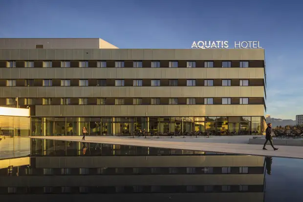 Прогулка по океанариуму Aquatis в Швейцарии Прогулка по океанариуму Aquatis в Швейцарии является, форма, спроектированы, тысяч, индивидуальность, местности, проекта, частью, комплекса, проект, океанариум, школьные, видом, гардероб, магазин, задачей, ресторан, террасой, открытый, занятия Главной