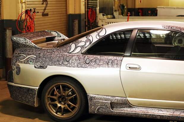 жена-художница разрисовала простым черным маркером машину мужа Nissan Skyline GTR (5)