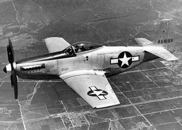 Самолет P-51.