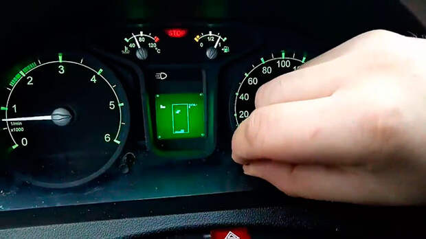 Результат пошуку зображень за запитом "На приборной панели какой машины можно играть в тетрис (видео)"