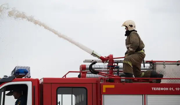 В Брянске произошел крупный пожар на нефтебазе