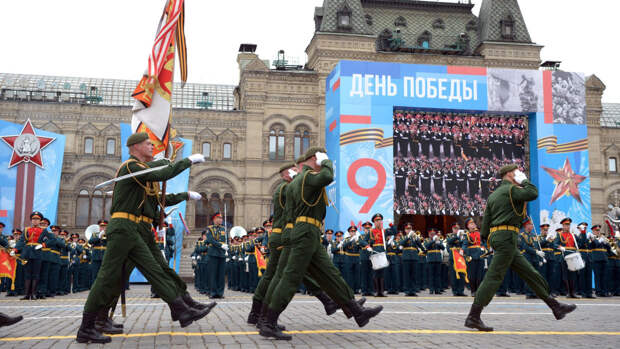 Бывшая советница американского президента пробралась на парад Победы в Москве