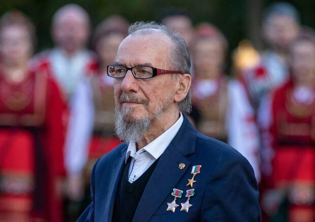 Губернатор поздравил с юбилеем худрука Кубанского казачьего хора