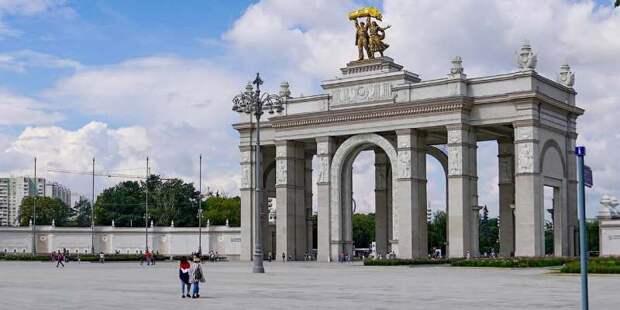 Москвичи делятся семейными фотографиями, сделанными на ВДНХ