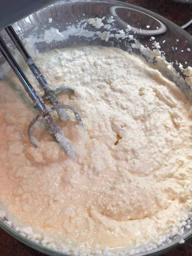 Творожная запеканка с курагой и без муки – нежная, но достаточно плотная и держит форму. Рецепт мой фаворит из запеканок