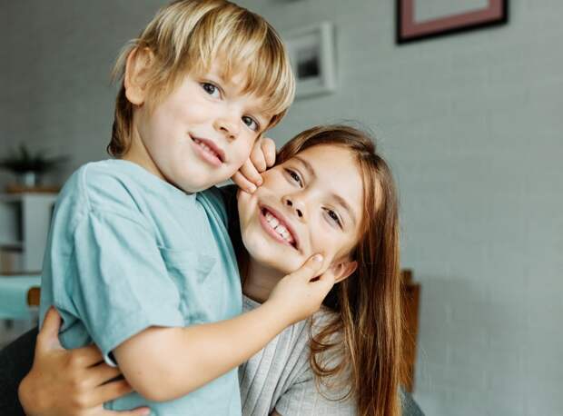 Открытки с Днем братьев и сестер: 80+ картинок и поздравлений