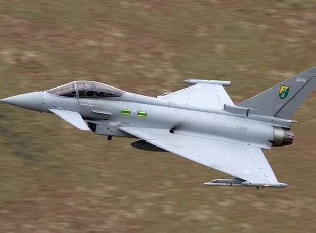 Попытка провалилась. Истребители Британии хотели перехватить российские Ту-142