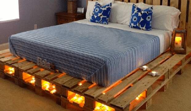 кровать из деревянных поддонов с подсветкой