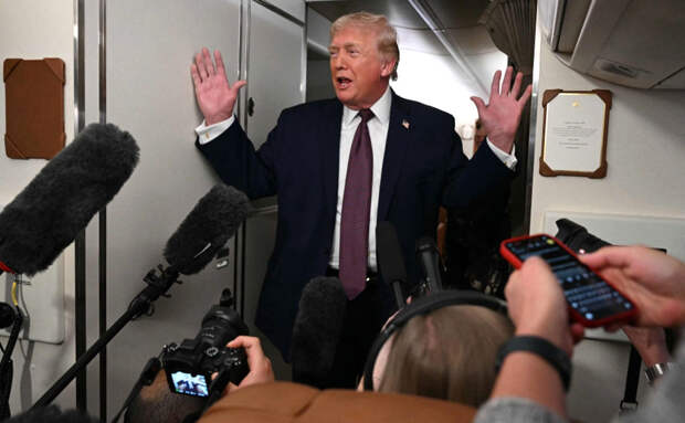 «Помощь в пути»: Трамп призвал американцев покинуть Иран