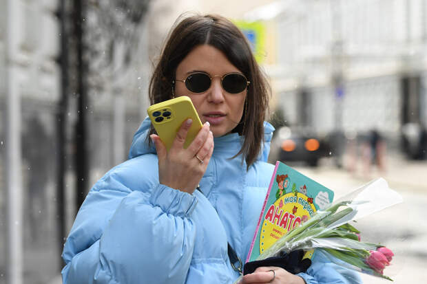ВЦИОМ: более половины россиян легко могут проводить время без смартфона
