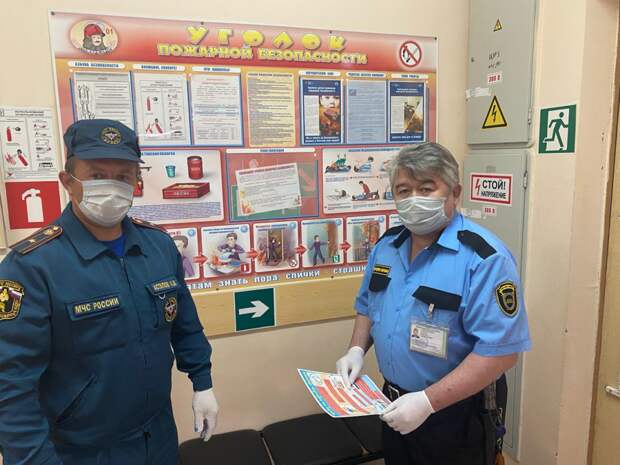 Сотрудники МЧС Москвы по ЮВАО обеспечивают пожарную безопасность в период подготовки к проведению ЕГЭ
