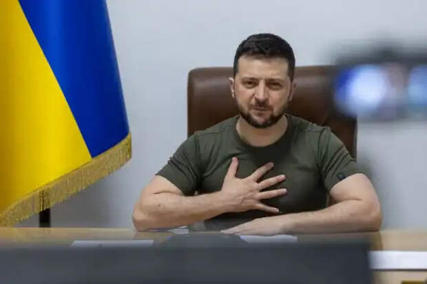 Украине повезло, что сейчас у власти актёр. У него прекрасно получается побираться, плакаться и делать измождённое лицо