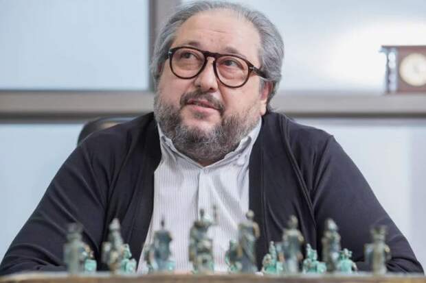 Минц, Беляев и Чубайс: кто освоил деньги «Открытия»? Минц, Беляев и Чубайс: кто освоил деньги «Открытия»?