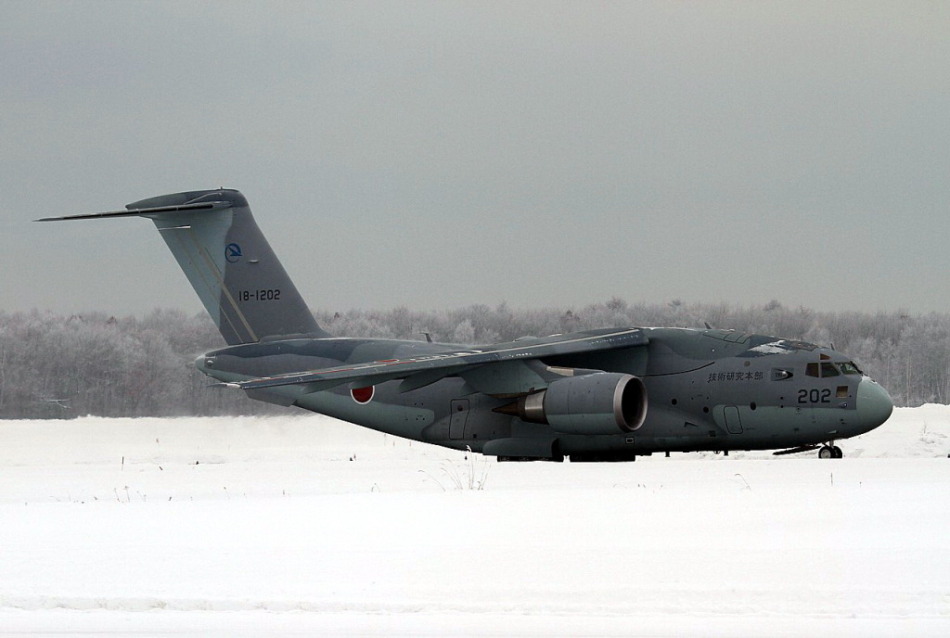 Сегодня ВВС Японии получили новейшие транспортные самолеты Kawasaki C-2