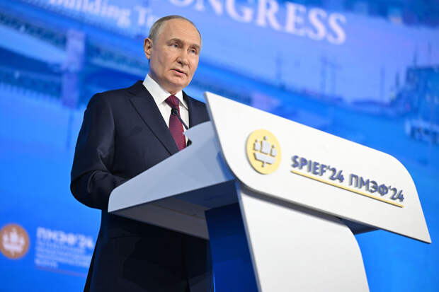 Путин: патриотизм может стать объединительной идеей для многонациональной России