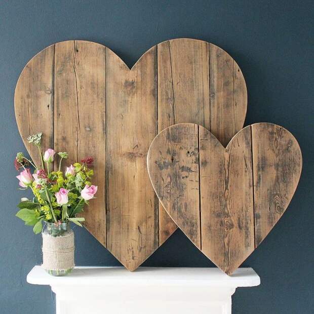 Сердце, созданное из деревянных реек - отличный способ выразить теплые и нежные чувства.