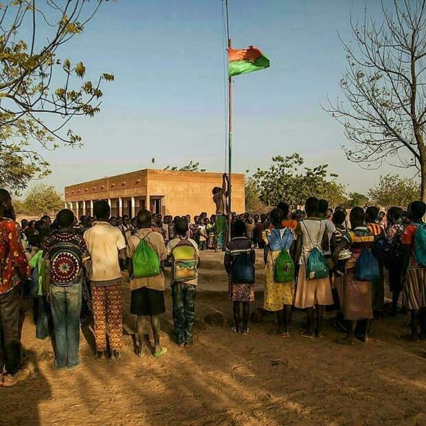 Перед началом занятий в образовательном центре Уагудугу Уагудугу, африка, бедные страны мира, буркина-фасо, как живут люди, мир через объектив, репортаж из Африки, фоторепортаж
