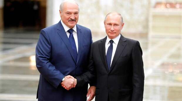 "Иногда разрешает подойти руку пожать": экс-глава Верховного Совета Белоруссии об отношениях Путина и Лукашенко