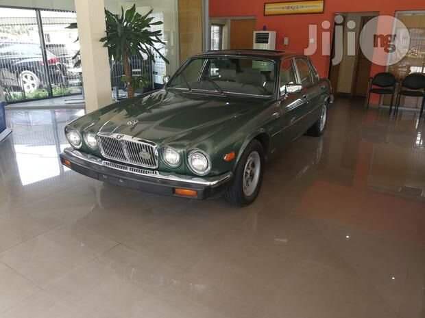 А вот явно неплохой Jaguar Vanden Plas… авто, автомир, автомобили, нигерия, олдтаймер, реставрация, ретро авто