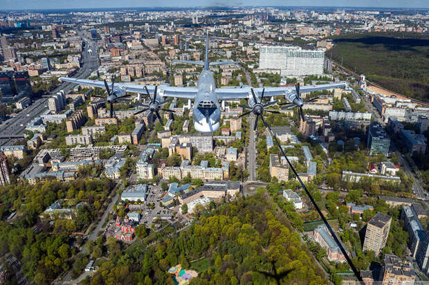 Петровский парк и Благовещенская церковь