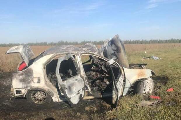 По дороге в Лысые Горы иномарка протаранила три автомобиля: есть погибший и пострадавший