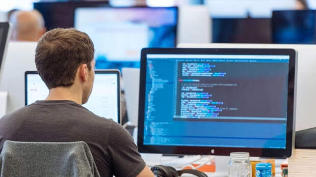 Зарплаты в России в 2026 году вырастут точечно