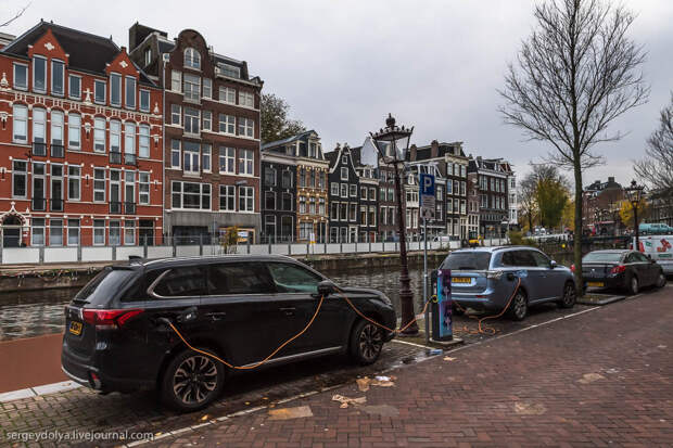 Амстердам без фонарей и кофешопов