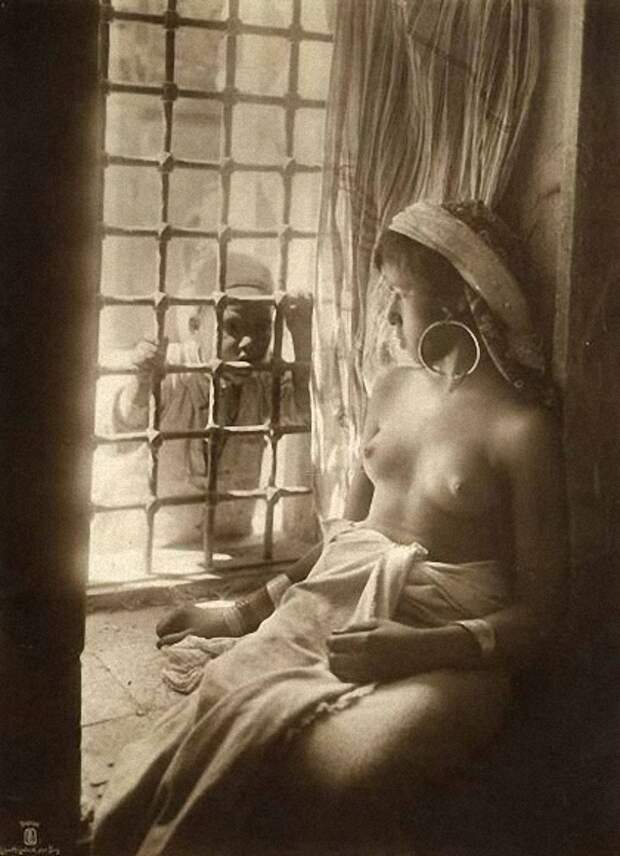 Эротические фотографии арабских женщин XX века