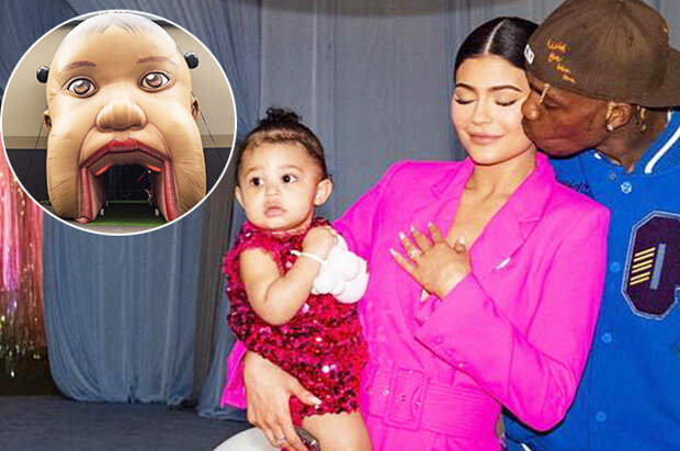 Надувная голова, воздушные шары и плюшевые медведи: Кайли Дженнер устроила грандиозную вечеринку в честь первого дня рождения дочери