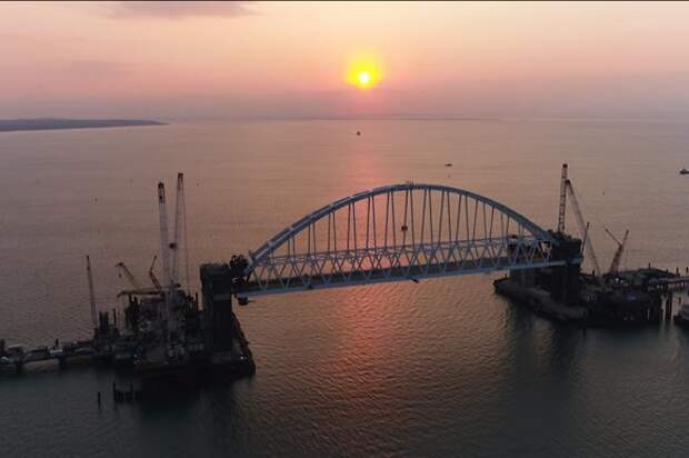 "Русские с нас смеются": в Киеве поняли, что не не остановят строительство Крымского моста
